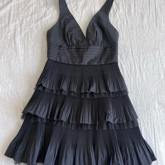 BCBG MaxAzria Multi-Tiered Ruffle& Tulle Mini Dress Back Zip Closure Size 2 - Picture 2 of 9